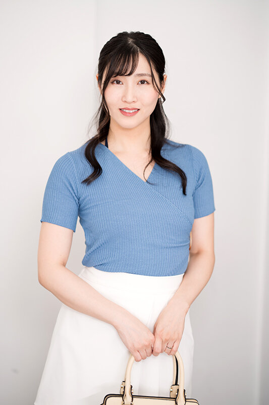 ＜チラリ＞ 人妻限定高級エステサロン 無料体験チラシを持ってきた人妻ゆ...