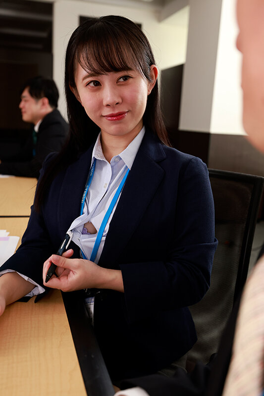 ＜チラリ＞ 唾液が糸を引くほど舌を絡ませてキスせがんでくる接吻好き後輩...