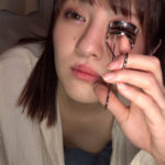 ＜チラリ＞ メイク動画で前屈み乳首チラする女の子たち 『FANZA』