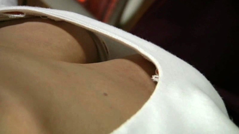 ＜チラリ＞ 胸チラ＆パイスラッシュ 『FANZA』