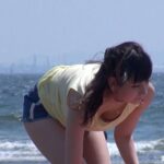 ＜チラリ＞ 素人下着初公開 海の家で働くまりかさん26歳 初脱ぎAV出演！！ まりか 素人使用済下着愛好会 『FANZA』