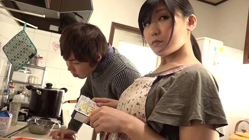 ＜チラリ＞ 男子寮の寮母さんが熟女としては100点の肉感的なカラダなの...