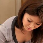 ＜チラリ＞ 隣の人妻が仕掛けるパンチラ胸チラ 誘惑サインが僕の童貞チ○ポに直撃！こんな初体験がしたかった 『FANZA』