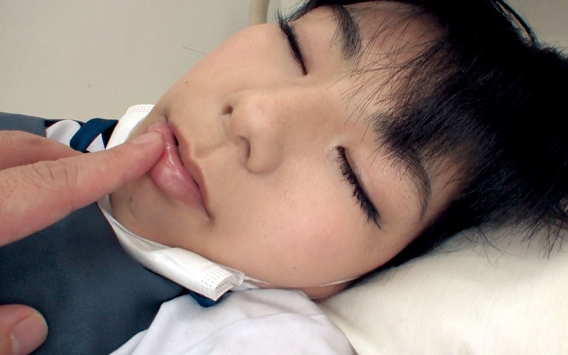 ＜チラリ＞ 真面目そうな制服娘にストーキング痴○ ＃追跡 侵入 悪戯 ...