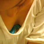 ＜チラリ＞ お風呂掃除中の嫁にムラムラしてイタズラしちゃいました 『FANZA』