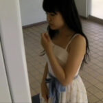 ＜チラリ＞ 千葉県某スタジオ自販機直下型パンモロ 『FANZA』