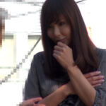 ＜チラリ＞ パンチラ撮らせてください！そんな撮影についてきた巨乳奥様は欲求不満も手伝って解放的に！？若いチ○ポを目の前にムラムラ度75％ 『FANZA』