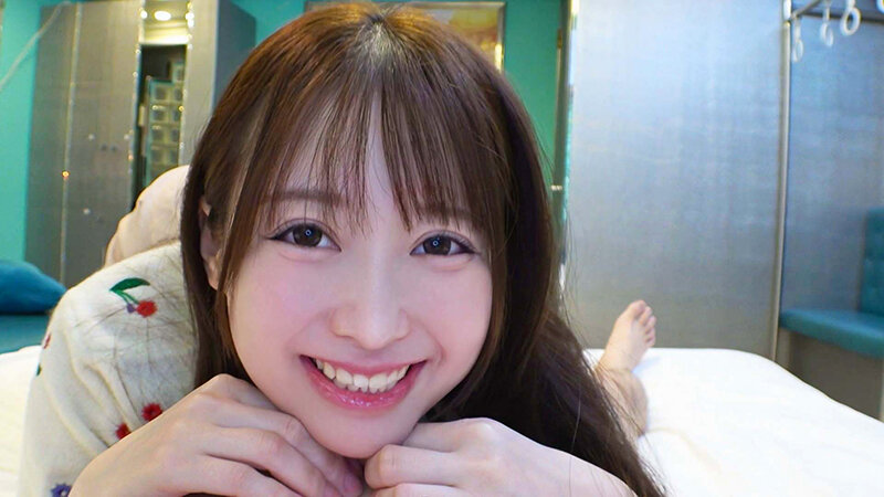 ＜チラリ＞ 可愛すぎ！挑発誘惑してきたのに意外と初心！？笑顔でおっぱい...