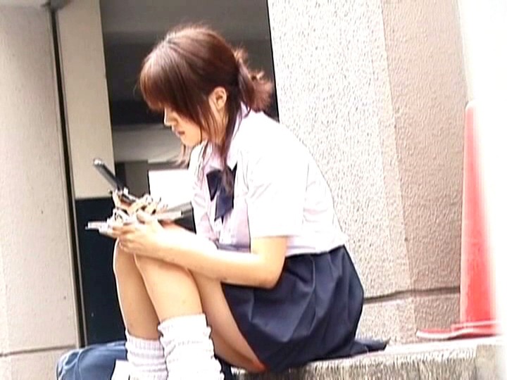 ＜チラリ＞ 素人厳選盗撮！！ ～女子校生食い込みパンチラ、もっこり割れ...