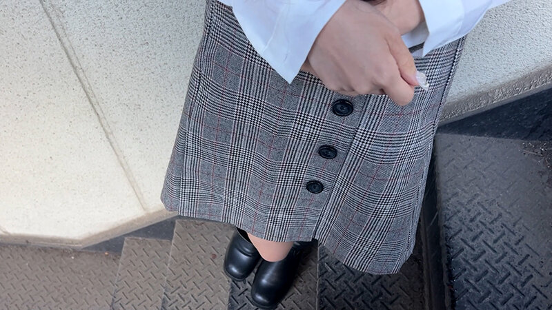 ＜チラリ＞ 街角で声をかけてパンツの染みを見せてもらう 靴屋アルバイト...