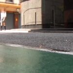 ＜チラリ＞ 女子校生Tバックパンチラ ～窮屈そうに食い込むTバック～ 『FANZA』