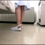 ＜チラリ＞ Tバックナース限定逆さ撮り盗撮 『FANZA』