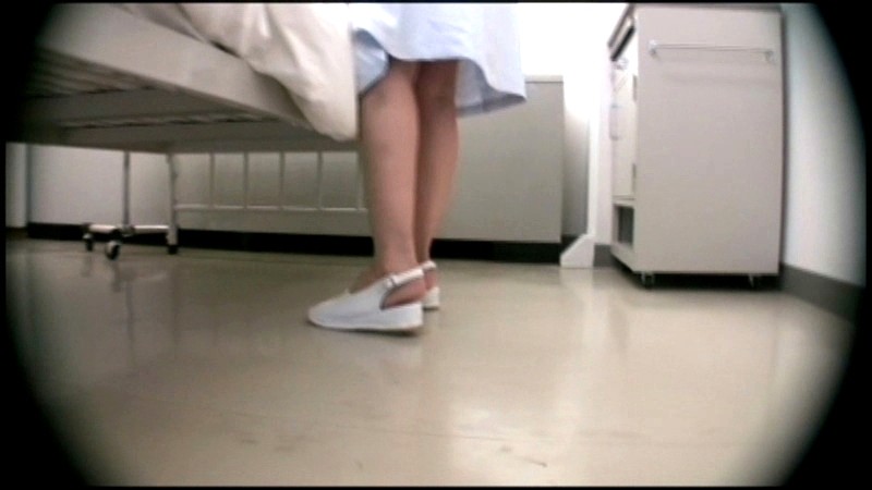 ＜チラリ＞ Tバックナース限定逆さ撮り盗撮 『FANZA』