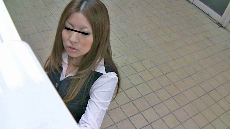 ＜チラリ＞ 自動販売機パンチラ盗撮 4 『FANZA』