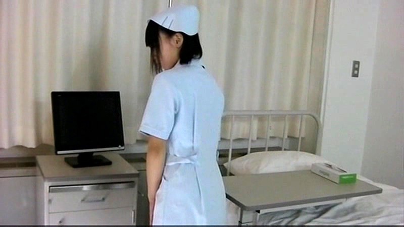 ＜チラリ＞ 看護婦さんのむっちむちのお尻とスカートのマン汁がついたスカ...