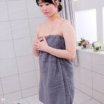 ＜チラリ＞ 素人奥様ナンパ 童貞君の包茎チ○ポむいて洗ってあげてもらえませんか？ 久しぶりに見るギンギンチ○ポに発情！優しく筆おろしセックスしてくれました！ 三舩みすず 『FANZA』