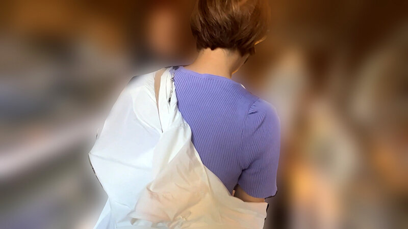 ＜チラリ＞ 街角で声をかけてパンツの染みを見せてもらう アパレル店員 ...