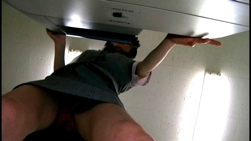 ＜チラリ＞ コピー機に仕込んだカメラが捕らえた美人OLのパンチラ 4 ...