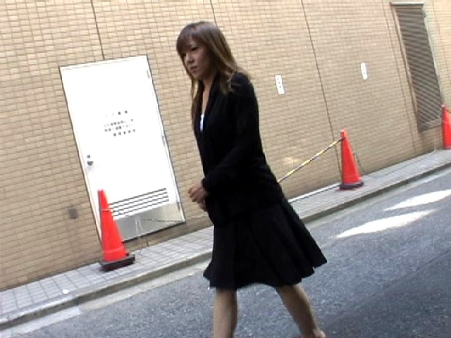 ＜チラリ＞ 熟女限定パンチラ狙い撃ち Vol.1 『FANZA』