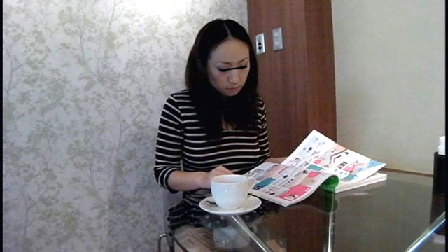 ＜チラリ＞ まったりとカフェでくつろぐ無防備な女性客のパンチラ盗撮 『...