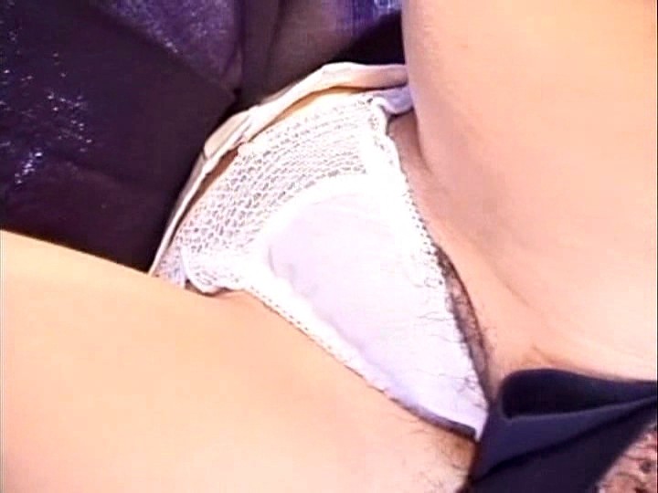 ＜チラリ＞ スカートの中接近盗撮1 『FANZA』