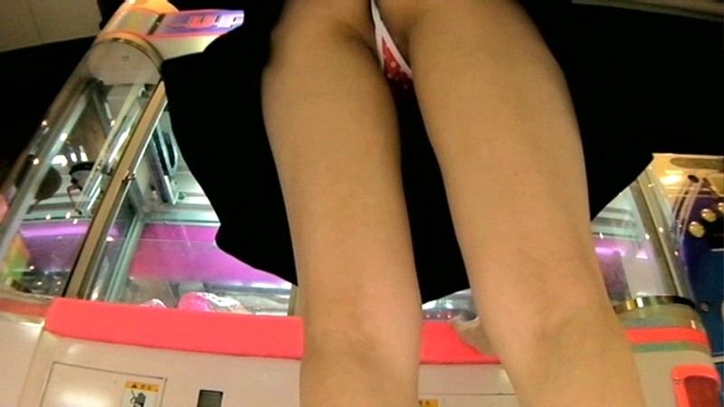 ＜チラリ＞ Tバックの似合うプリプリお尻限定UFOキャッチャー盗撮10...