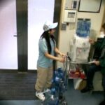 ＜チラリ＞ 会社に来る○○を仕事中に出演させました！ VOL.1 ウブで一生懸命なウォーターサーバー配達員編 『FANZA』