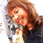 ＜チラリ＞ 路上でマンチラ！露出逆ナンパ 『FANZA』