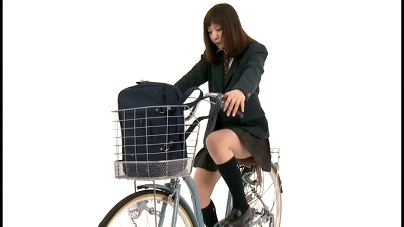 ＜チラリ＞ 自転車のパンチラ3 『FANZA』