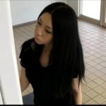 ＜チラリ＞ 自動販売機しゃがみぱんちら 『FANZA』