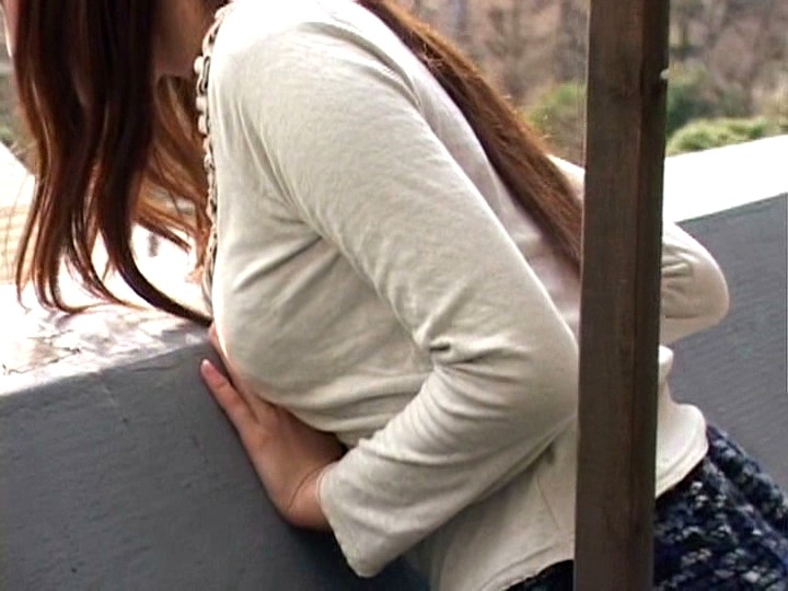 ＜チラリ＞ 人妻洗濯物干し胸チラ盗撮 総集編 2 『FANZA』