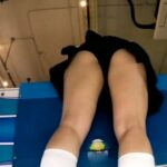 ＜チラリ＞ 女子校生エアホッケーパンチラ逆さ撮り 12 『FANZA』