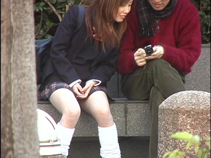 ＜チラリ＞ 激撮！ 素人パンチラ特報DX 意外と無防備なGAL達の股間...