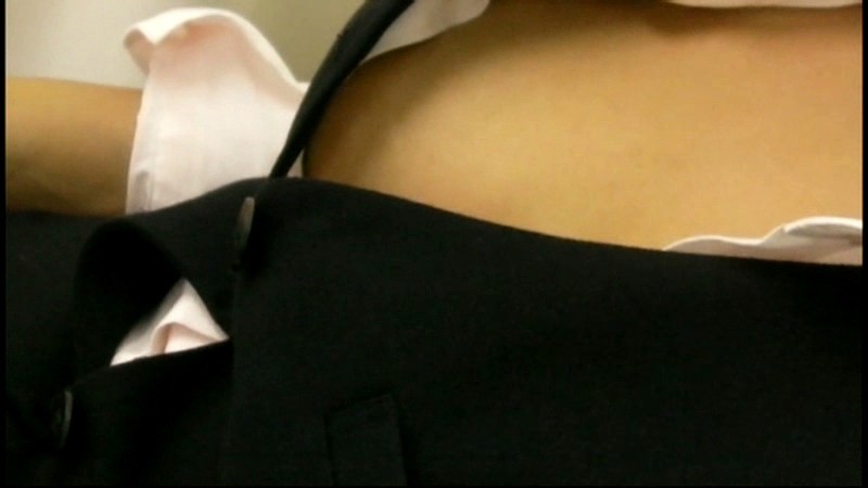 ＜チラリ＞ 熟女オフィスレディー胸チラ盗撮 『FANZA』