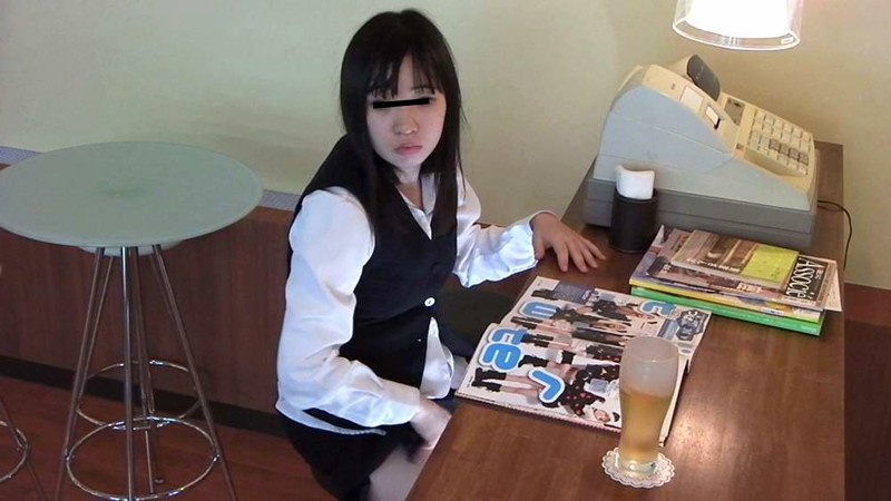 ＜チラリ＞ カフェカウンターパンチラ 接写盗撮の極意大公開 『FANZ...