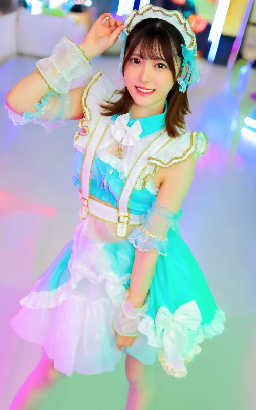 ＜チラリ＞ マチアプちゃん！美少女レイヤーが都会で理性オフモード！秘密...