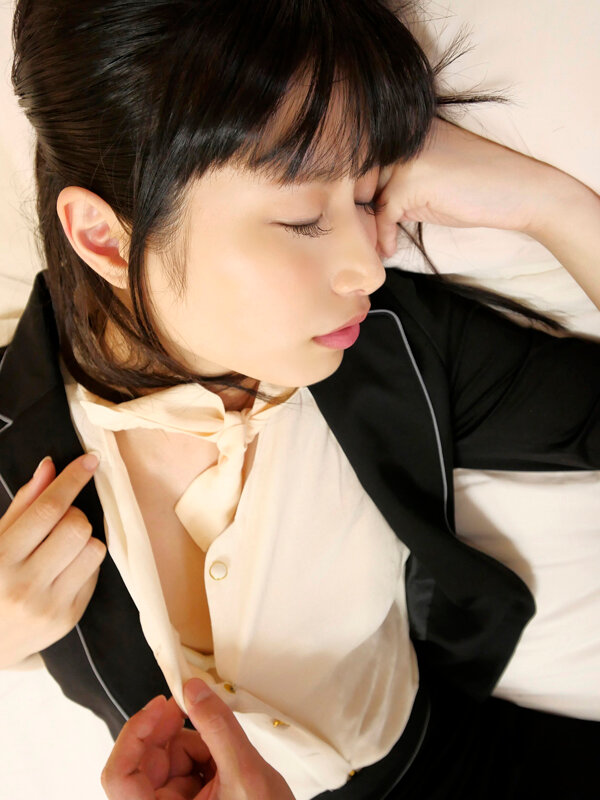 ＜チラリ＞ 酔いつぶれた同僚を自宅お持ち帰り 中条カノン 『FANZA...