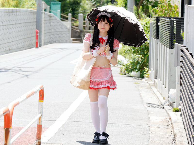 ＜チラリ＞ ご主人様をペニクリでご奉仕する家事代行ニューハーフメイド物...