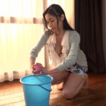 ＜チラリ＞ ウチの母さんは乳首チラ見せのノーブラ！！愚息の前でミニスカパンチラで無防備過ぎる母さん、ムラムラした愚息と禁断交尾！ 『FANZA』