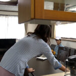 ＜チラリ＞ 父の再婚相手の義母が服のすき間から覗かせる乳房がエロ過ぎて！そんな母の痴態を目撃したら限界突破の生ハメ、中出しSEX！ 『FANZA』