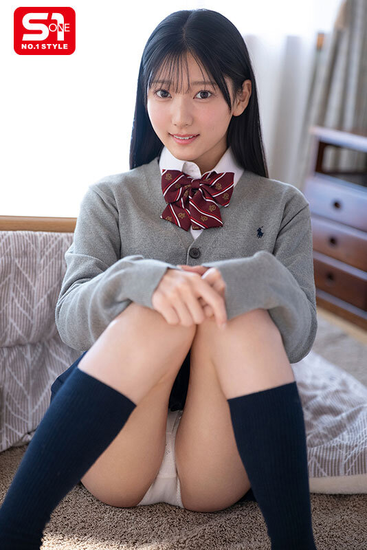 ＜チラリ＞ 清楚な妹の不注意パンチラに飛び込みたい。可愛い義妹と僕の年...