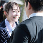 ＜チラリ＞ 脱ぎかけでぐいぐい誘惑してくる20歳年下の無邪気な教え子 白花にあ 『FANZA』