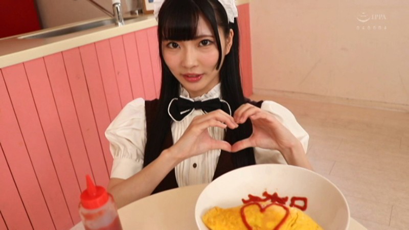 『高画質』 頼まれると断れないメイドさんは断れずに、男性におしっこをか...