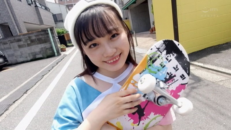 『高画質』 エッチ大好きスケボー女子・うららちゃんの可愛い顔にザーメン...