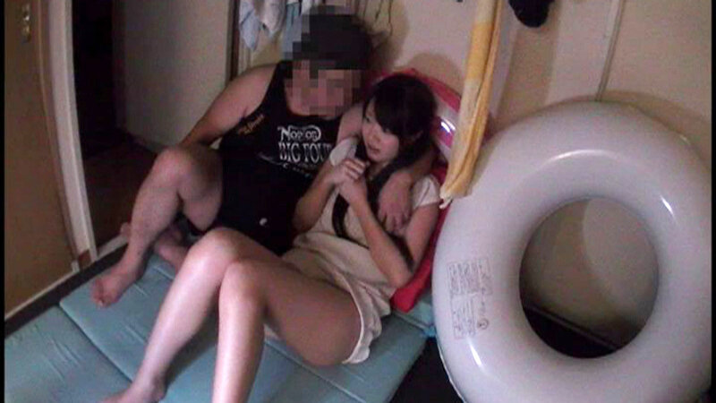 『高画質』 アソコの毛も無い女学生がヤリ部屋アパートにホイホイ来たんで...