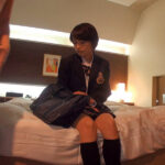 『高画質』 制服姿でパパ活するウブな敏感娘は何度もガチイキ絶叫して剛毛マ●コに生中出しされ放心状態 向井藍 ＜動画＞