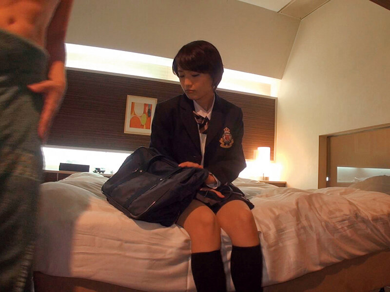 『高画質』 制服姿でパパ活するウブな敏感娘は何度もガチイキ絶叫して剛毛...