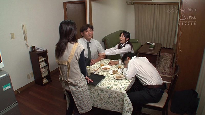 『高画質』 上司が寝ている隣の部屋で娘の女子○生を壁に押し付け子宮に精...