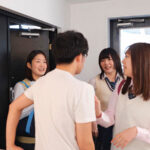 『高画質』 チ●ポバカ抜き強●射精委員会 限界まで射精したら不登校直るよ！と理不尽な理由で押しかけてきた女子達に何度も射精させられた。 ＜動画＞