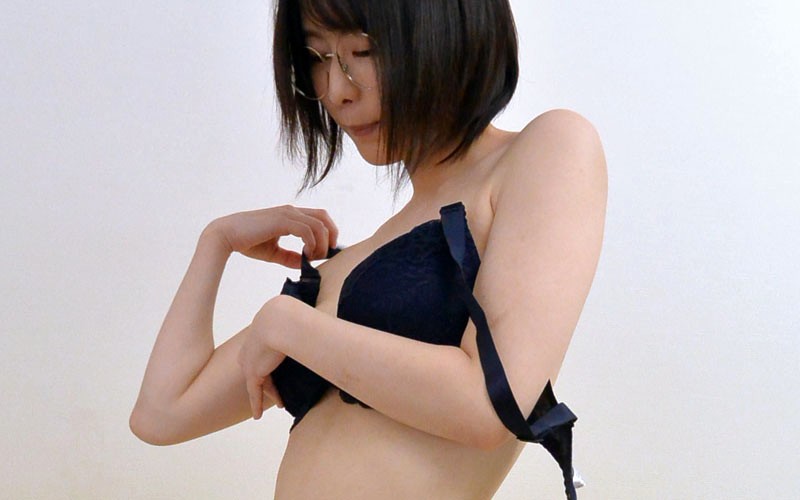 『高画質』 同人漫画家の卵×アニメ声×メガネ×巨乳な妹が俺にエロ描写の...